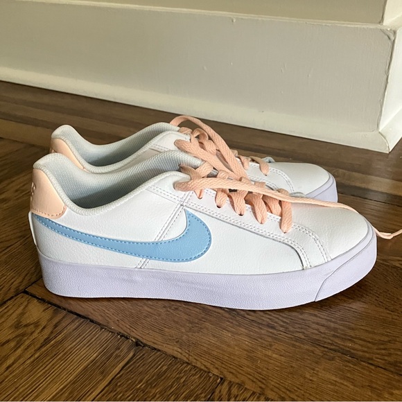 EUC Nike Leather Sneakers - Picture 1 of 9